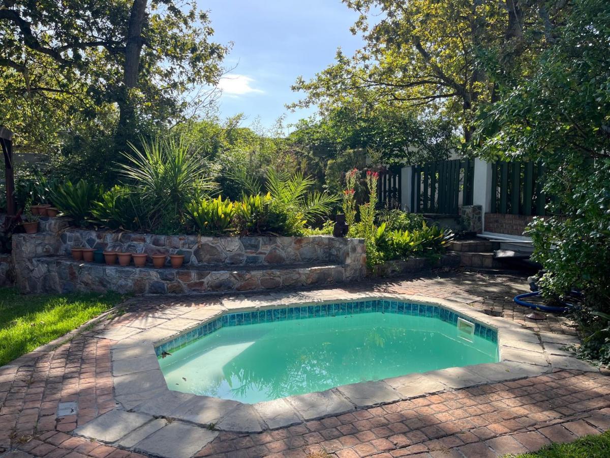 Matshana Lodge Hermanus Bagian luar foto