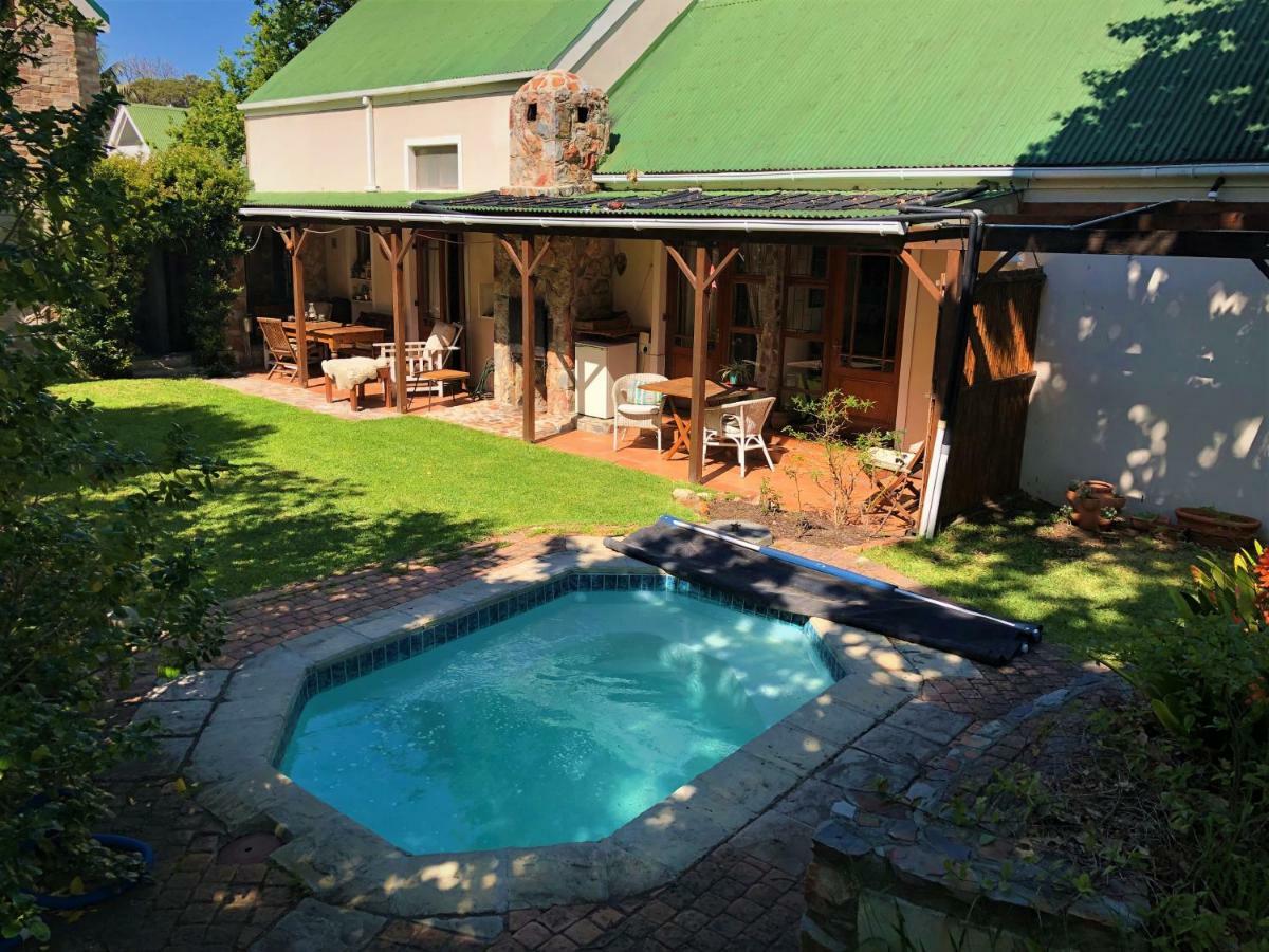 Matshana Lodge Hermanus Bagian luar foto